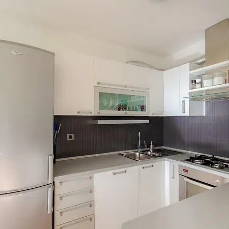 Apartment Modern Family 